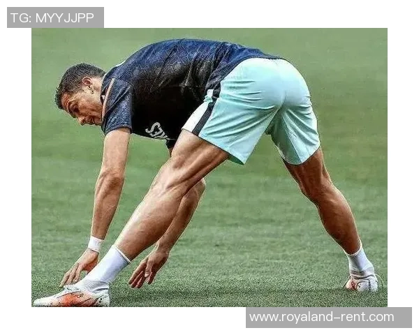 足球明星展现完美身材的精彩图片合集与健身秘诀分享